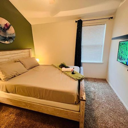 Work, Play & Stay King Bed With Foosball! Aubrey Exterior foto